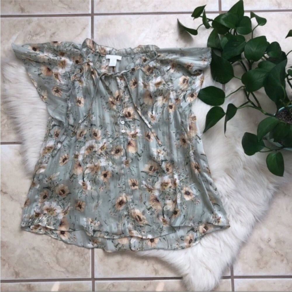 H&M Sage Green Floral Short-Sleeve Blouse